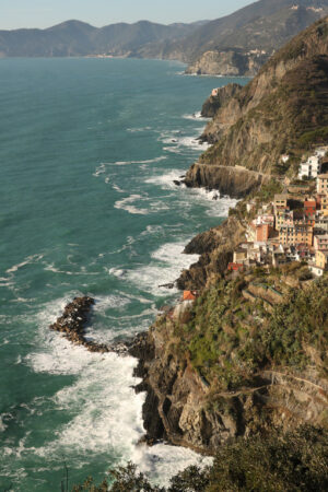 Panorama Cinque terre. Panorama of the village of Riomaggiore in the Cinque Terre. Rough sea with waves on the cliff. - MyVideoimage.com | Foto stock & Video footage