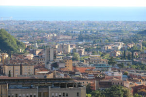 Panorama di Carrara. Panoramic view of the city of Carrara, at the foot of the Apuan - MyVideoimage.com | Foto stock & Video footage