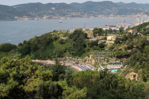 Panorama of the Gulf of La Spezia and the Blue Bay. The Blue Bay is a beach near the city of La Spezia. - MyVideoimage.com | Foto stock & Video footage