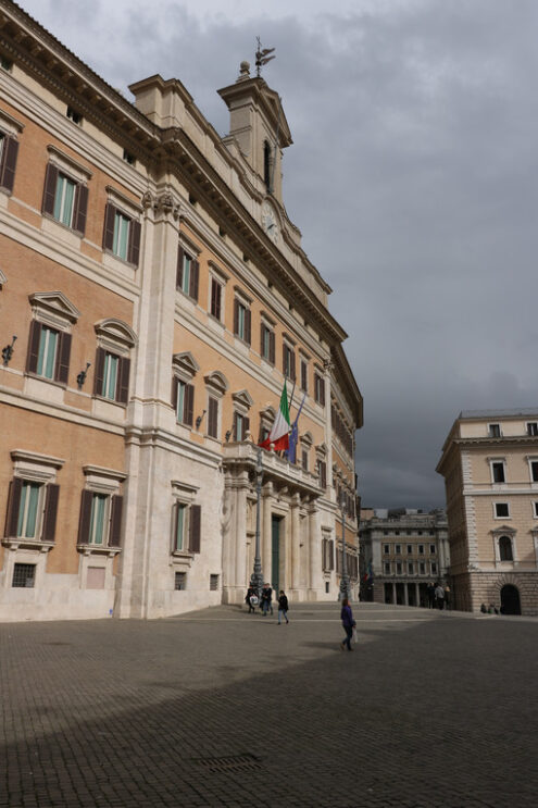 Parlamento italiano. Roma. Palazzo di Montecitorio, sede della Camera dei Deputati e del Parlamento. - MyVideoimage.com | Foto stock & Video footage