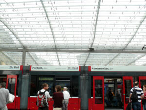 Passenger at the tram station. Foto Stazione Tram photo