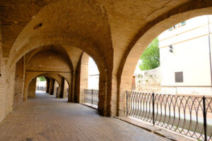 Pedestrian street with portico. Pedestrian street of the portico delle Conce in Foligno. Home to ancient tanneries along the canal of the mills. - MyVideoimage.com | Foto stock & Video footage