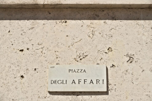 Piazza Affari a Milano. Street sign of Piazza degli Affari in Milan. The Borsa Italiana is based in this square at Palazzo Mezzanotte - MyVideoimage.com | Foto stock & Video footage