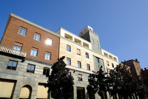 Piazza Stradivari. Fascist-rationalist style building. Foto stock royalty free. - MyVideoimage.com | Foto stock & Video footage