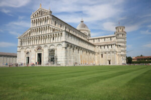 Piazza dei Miracoli Pisa. Piazza dei miracoli of Pisa. Cathedral, leaning tower of the Tuscan city. Blue sky with clouds. - MyVideoimage.com | Foto stock & Video footage