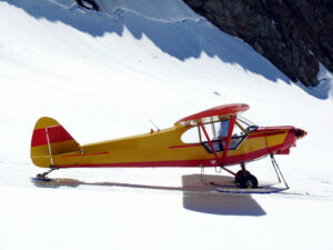 Plane landed on the jungfraujoch. Foto aereo. Airplane photos