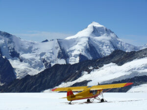 Plane landed on the jungfraujoch. Foto aereo. Airplane photos