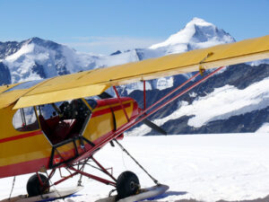 Plane landed on the jungfraujoch. Foto aereo. Airplane photos