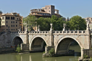 Ponte Sant’Angelo, Roma. Famoso ponte situato di fronte a Castel Sant’Angelo. - MyVideoimage.com | Foto stock & Video footage