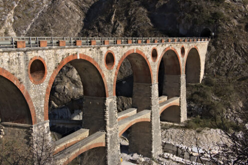 Ponti di Vara. Apuan Alps, Carrara. Ancient bridge in the marble quarries. - MyVideoimage.com | Foto stock & Video footage