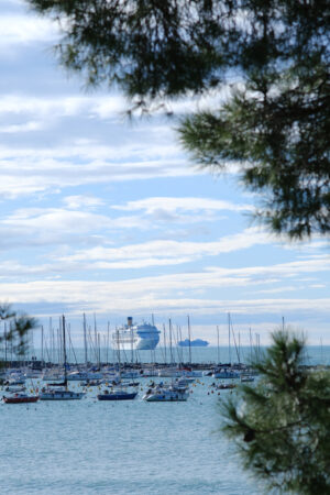 Port of Lerici with sailing boats, cruise ship and cargo ship. - MyVideoimage.com | Foto stock & Video footage