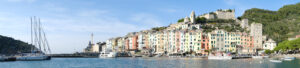 Portovenere case colorate. Meta di vacanze villaggio nei pressi delle Cinque Terre. - MyVideoimage.com | Foto stock & Video footage