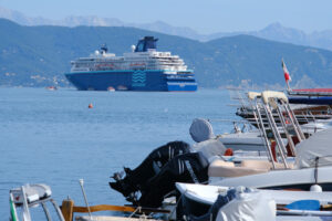 Portovenere cruise ship. Cruise ship anchored in the Gulf of La Spezia opposite Portovenere. Near the Cinque Terre. - MyVideoimage.com | Foto stock & Video footage