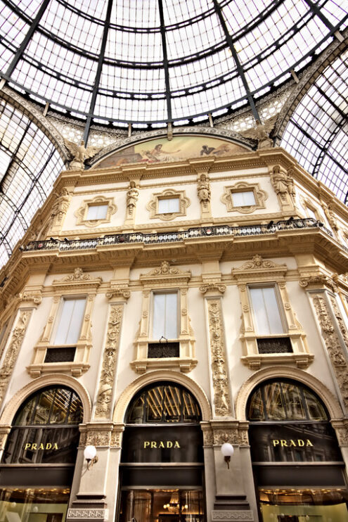 Prada Milan  Boutique. Prada shop at the Galleria Vittorio Emanuele II in Milan. - MyVideoimage.com | Foto stock & Video footage