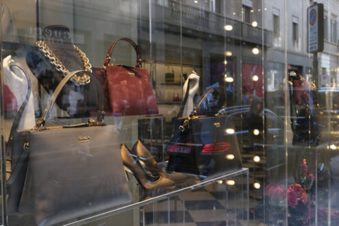 Prada Milano, Via Montenapoleone. Boutique with shop windows on Via Montenapoleone in Milan. - MyVideoimage.com | Foto stock & Video footage