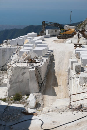 Quarry. Large white marble quarry with blue sky background. - MyVideoimage.com | Foto stock & Video footage