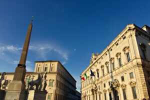 Quirinale Square in Rome. In the center of the square stands a group of sculptures with an obelisk. - MyVideoimage.com | Foto stock & Video footage