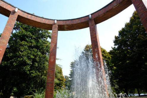 Rationalist pavilion with brick colonnade. - MyVideoimage.com | Foto stock & Video footage