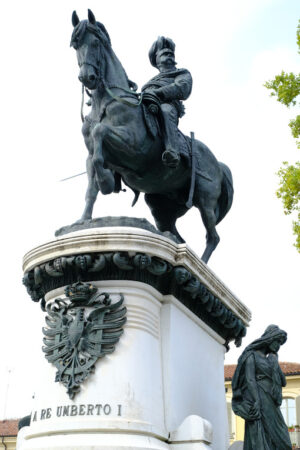 Re Umberto I di Savoia Equestrian monument to King Umberto I of Savoy. Foto stock royalty free. - MyVideoimage.com | Foto stock & Video footage