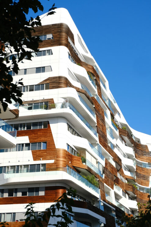 Residenze Milano Citylife. Complesso residenziale. Palazzi progettati da Zaha Hadid e circondate da giardini verdi. - MyVideoimage.com | Foto stock & Video footage