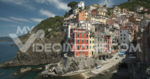 Riomaggiore footage video stock Riomaggiore to the Cinque Terre. Colored houses on the sea.  Video footage.