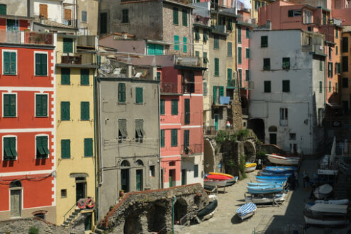 Riomaggiore. Colored houses in the square. Cinque Terre. Boats are parked in the town square during the Coronavirus period. Royalty free photos. - MyVideoimage.com | Foto stock & Video footage