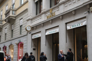 Rolex store with shop windows on Via Montenapoleone in Milan. - MyVideoimage.com | Foto stock & Video footage