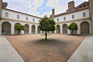 Roman cloister. Small cloister of the Charterhouse also known as the Chiostrino. Diocletian Baths. - MyVideoimage.com | Foto stock & Video footage