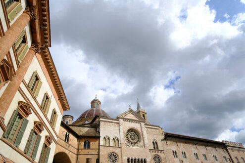 Romanesque church. Foligno. Italy. Cathedral of San Feliciano in Foligno with historic buildings. The Romanesque church with stone facades in Piazza della Repubblica. - MyVideoimage.com | Foto stock & Video footage