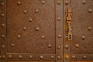 Rusted iron. Iron door with studs and lock. Stock photos. - MyVideoimage.com | Foto stock & Video footage