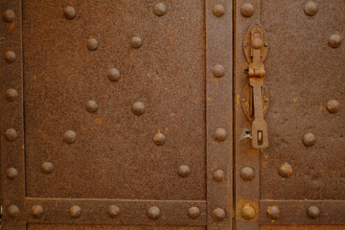 Rusted iron. Iron door with studs and lock. Stock photos. - MyVideoimage.com | Foto stock & Video footage