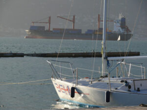 Sailboat in La Spezia. Sailboats anchored at the pier in the Gulf of La Spezia. - MyVideoimage.com | Foto stock & Video footage