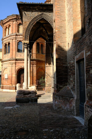 San Luca Cremona. Romanesque brick church. Foto stock royalty free. - MyVideoimage.com | Foto stock & Video footage