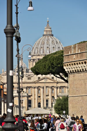 San Pietro, Vatican. Basilica and dome of St. Peter. - MyVideoimage.com | Foto stock & Video footage