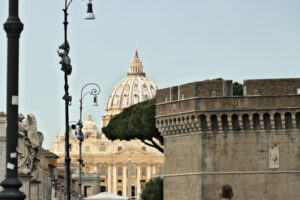 San Pietro in Vaticano. Basilica e cupola di San Pietro. Roma - MyVideoimage.com | Foto stock & Video footage