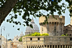 Sant’Angelo Castle, Rome. Castel Santangelo. Roma. Alberi.  Foto stock royalty free. Roma foto. - MyVideoimage.com | Foto stock & Video footage