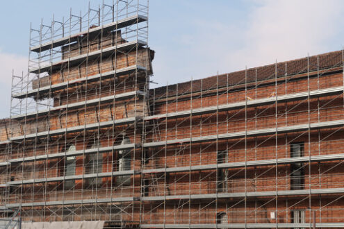 Scaffolding on the facade. Construction site with scaffolding on the facade of a historic building to  Milan. Cantieri edili. - MyVideoimage.com | Foto stock & Video footage