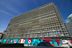 Scaffolding. Milan. Construction site for the construction of a modern building. - MyVideoimage.com | Foto stock & Video footage