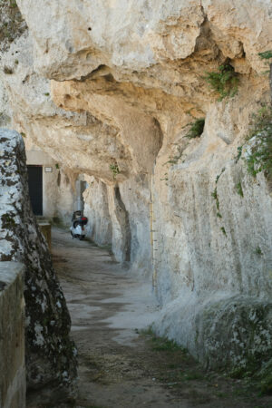 Scooter parcked. Italy, Matera Scooter Vespa Piaggio parked in a cave of the Sassi of Matera in Basilicata. - MyVideoimage.com | Foto stock & Video footage