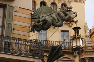 Sculpture of the dragon to decorate the facade of a building in Barcelona - MyVideoimage.com