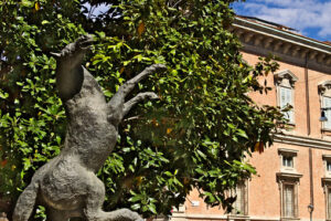 Scultura Aligi Sassu a Milano Brera. Brera Academy in Milan. Bronze sculpture by Aligi Sassu. - MyVideoimage.com | Foto stock & Video footage