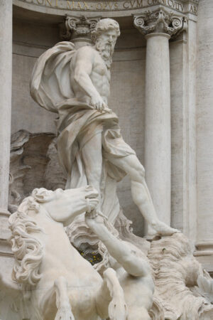 Sculture barocche. Roma. Fontana di Trevi con sculture barocche in marmo travertino. - MyVideoimage.com | Foto stock & Video footage