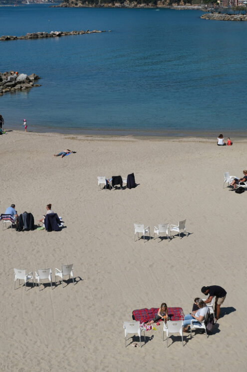 Sea and pandemic. People on the beach by the sea in Liguria during the Covid-19 pandemic. Stock photos. - MyVideoimage.com | Foto stock & Video footage