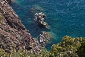 Sea coast. Cinque Terre, liguria, Italy. Rocks overlooking the blue sea - MyVideoimage.com | Foto stock & Video footage