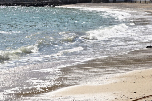 Sea waves break on the beach. - MyVideoimage.com