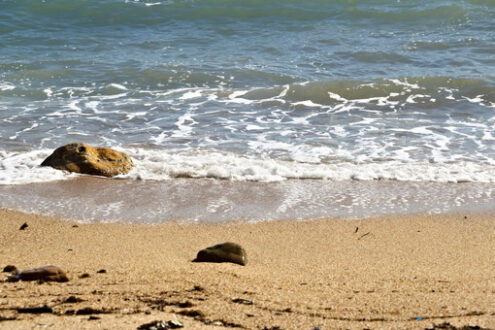 Sea waves break on the beach with stones. - MyVideoimage.com