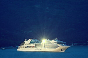 Seabourn Encore cruise ship. Cruise ship Seabourn Encore moored in the Gulf of La Spezia. Navi - MyVideoimage.com | Foto stock & Video footage