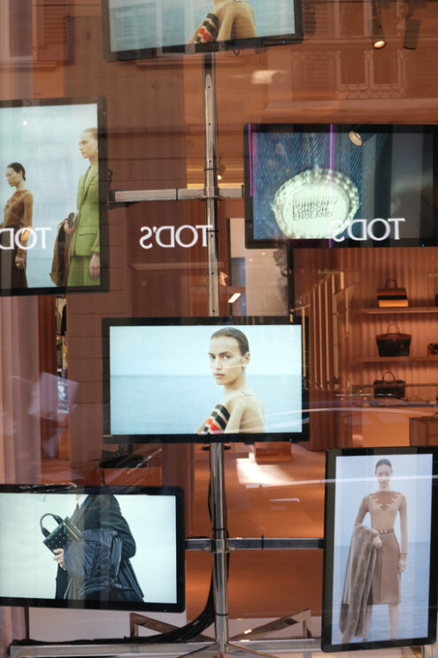 Shop windows. TV screens. Fashion boutique with shop windows on Via Montenapoleone. Milano foto. - MyVideoimage.com | Foto stock & Video footage