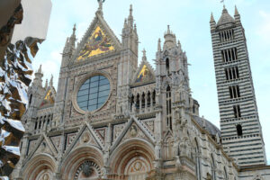 Siena Cathedral and sculpture by Helidon Xhixha. Facade Made with white and colored marble and stainless steel sculpture. - MyVideoimage.com | Foto stock & Video footage