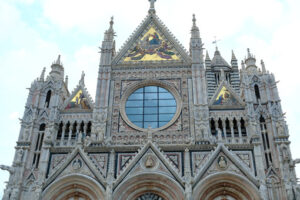 Siena Cathedral facade detail. Building with white and colored marble. - MyVideoimage.com | Foto stock & Video footage